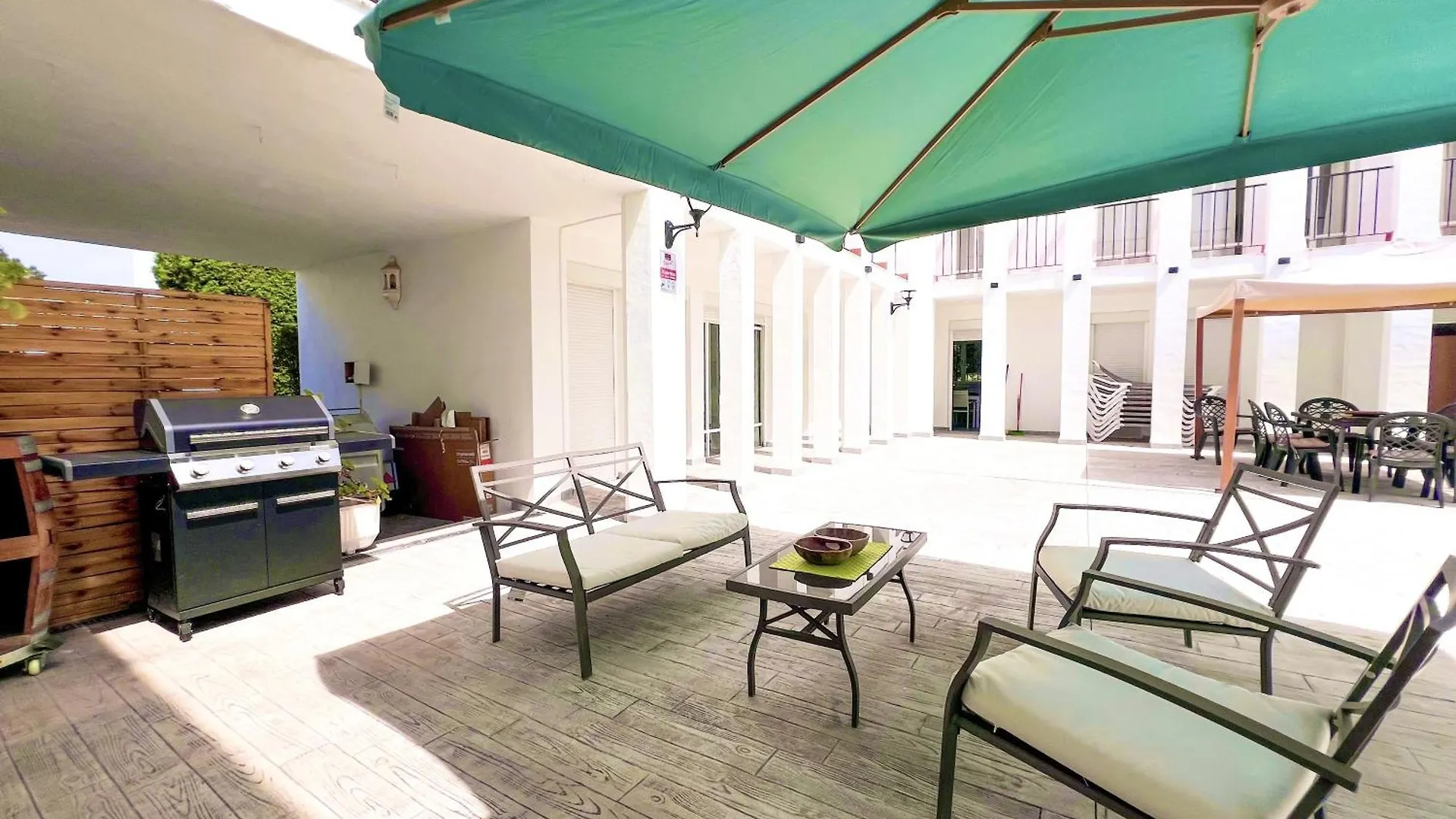 Villa Malibu Cerca De Puerto Banus Por Douvlecom 马尔韦利亚 西班牙