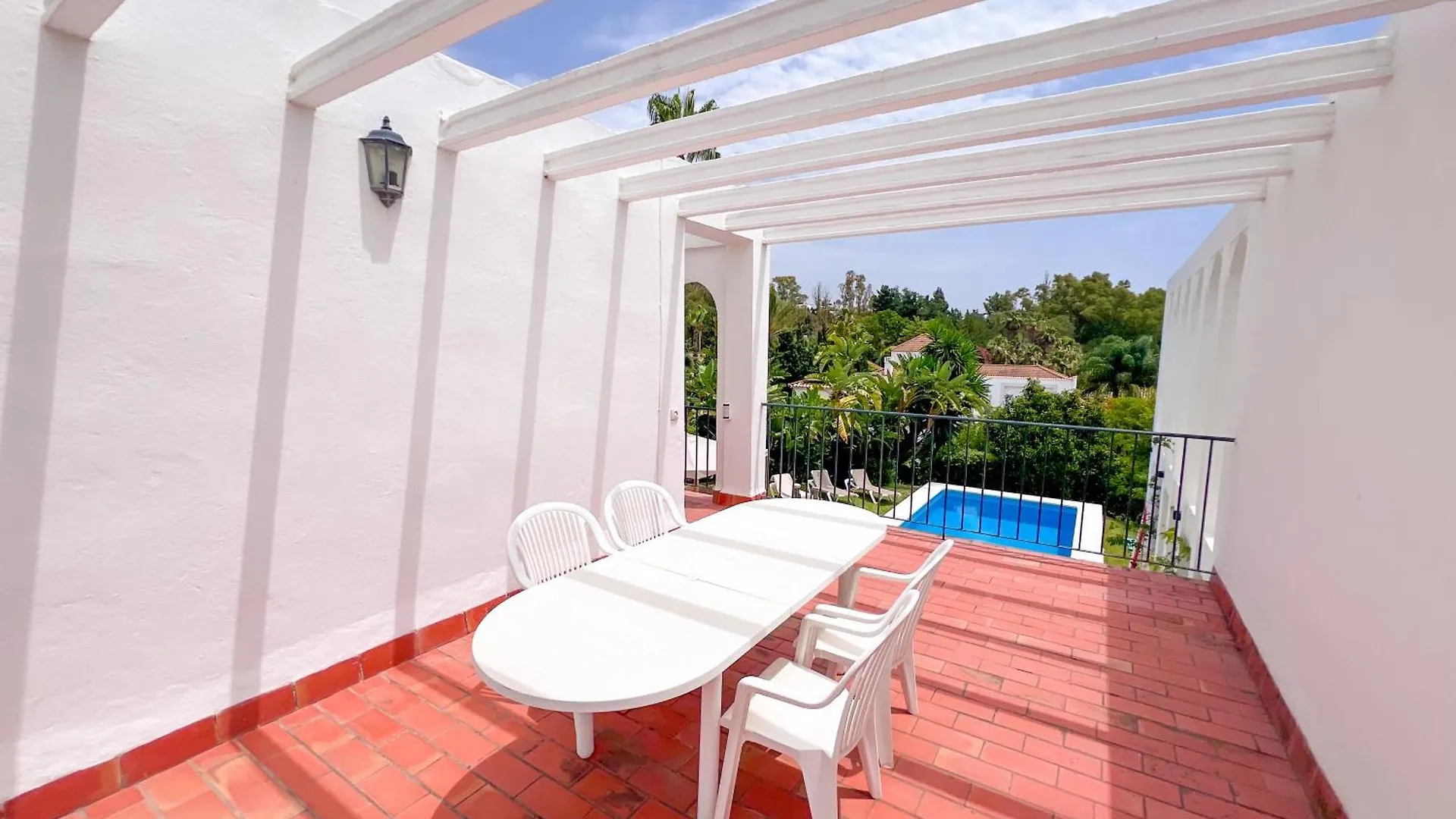 Villa Malibu Cerca De Puerto Banus Por Douvlecom 马尔韦利亚