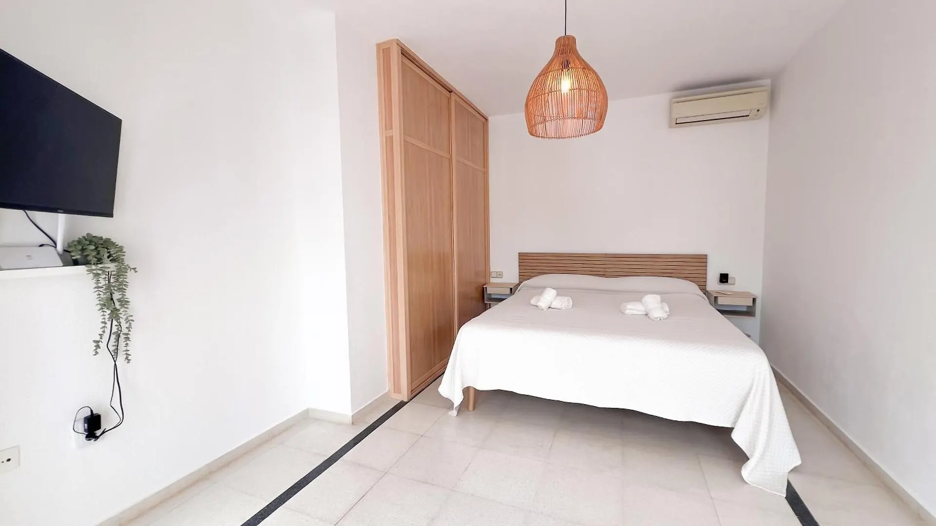 Villa Malibu Cerca De Puerto Banus Por Douvlecom 马尔韦利亚
