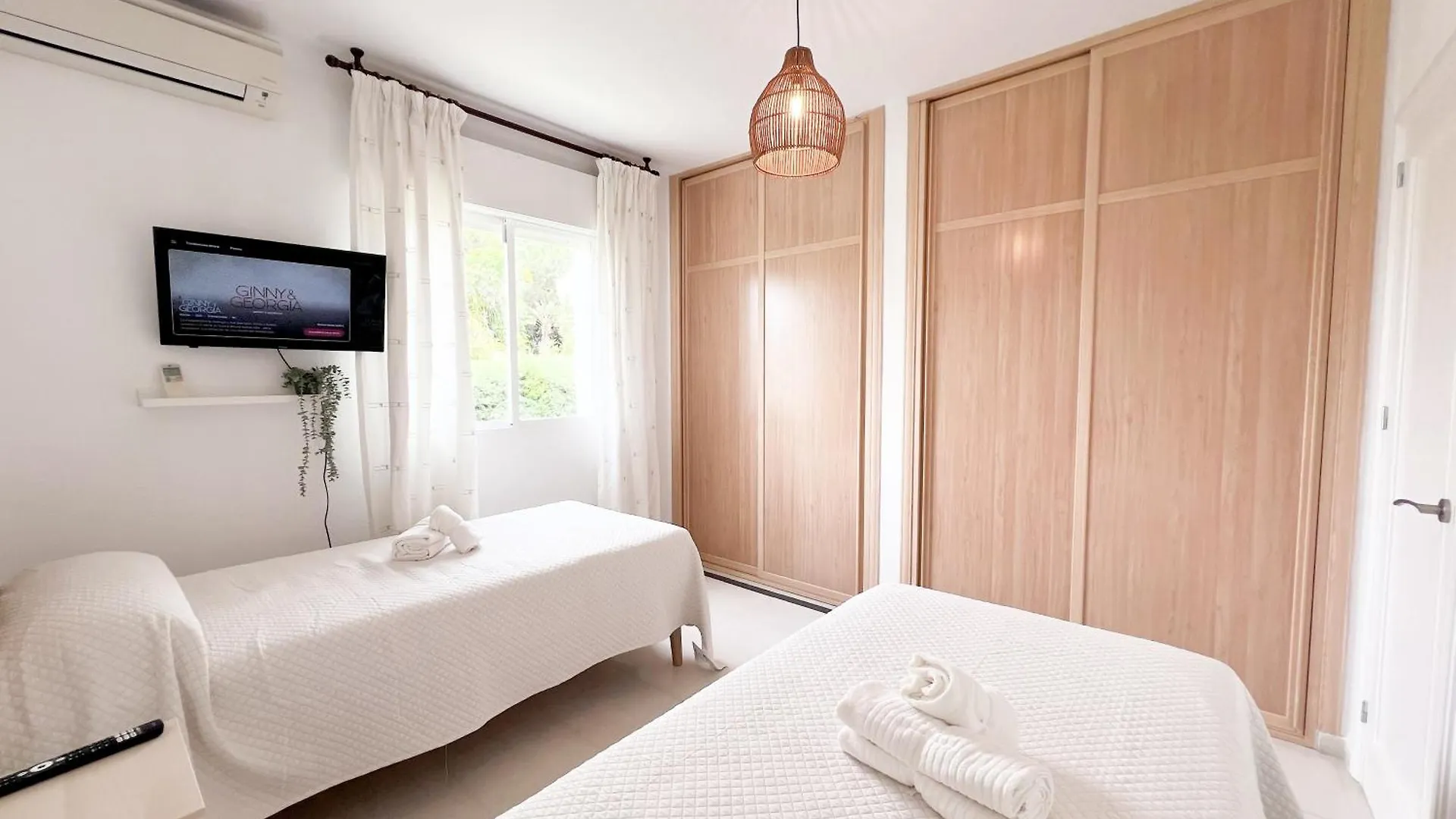 Villa Malibu Cerca De Puerto Banus Por Douvlecom 马尔韦利亚 0*,