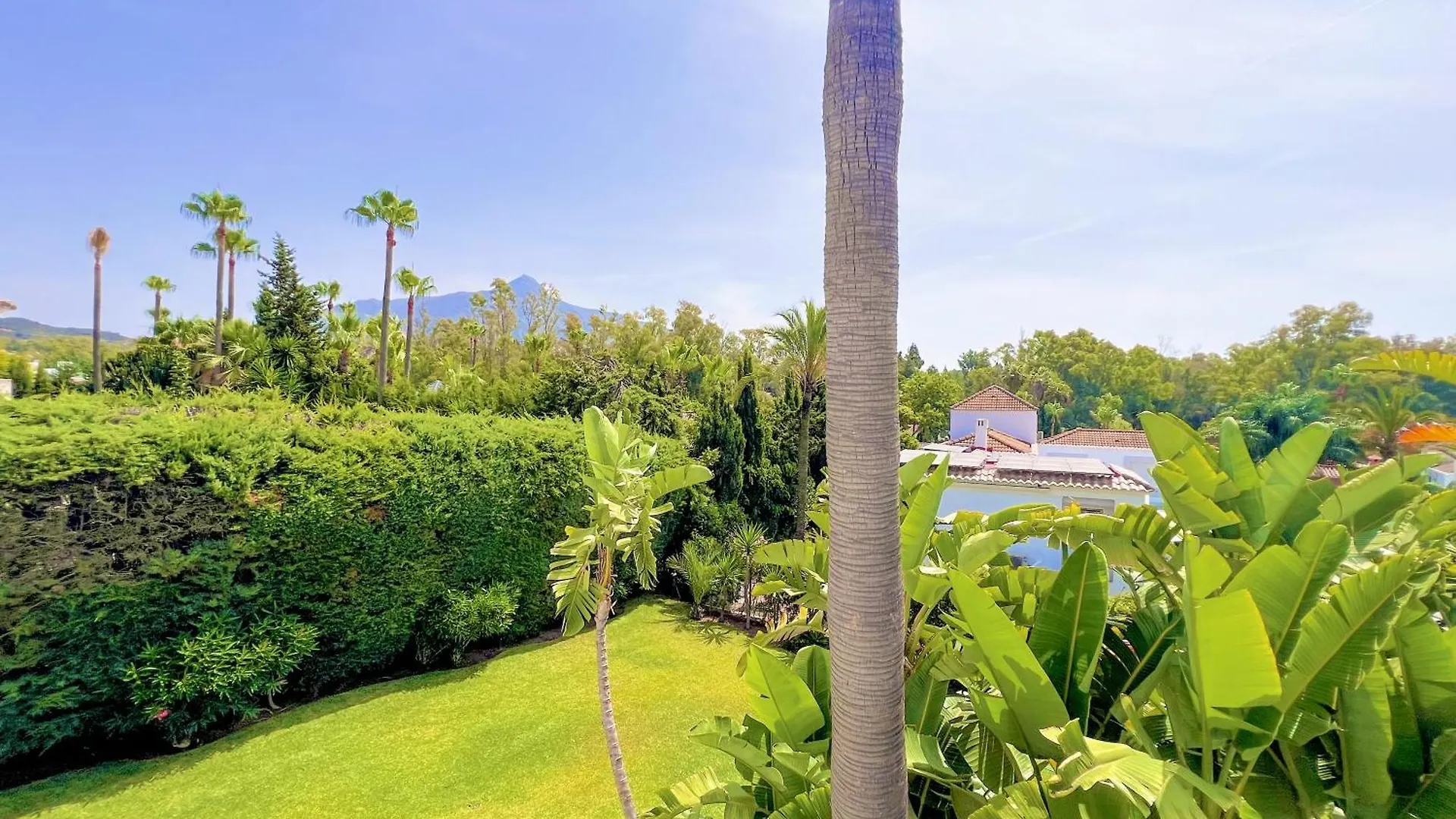 Villa Malibu Cerca De Puerto Banus Por Douvlecom 马尔韦利亚