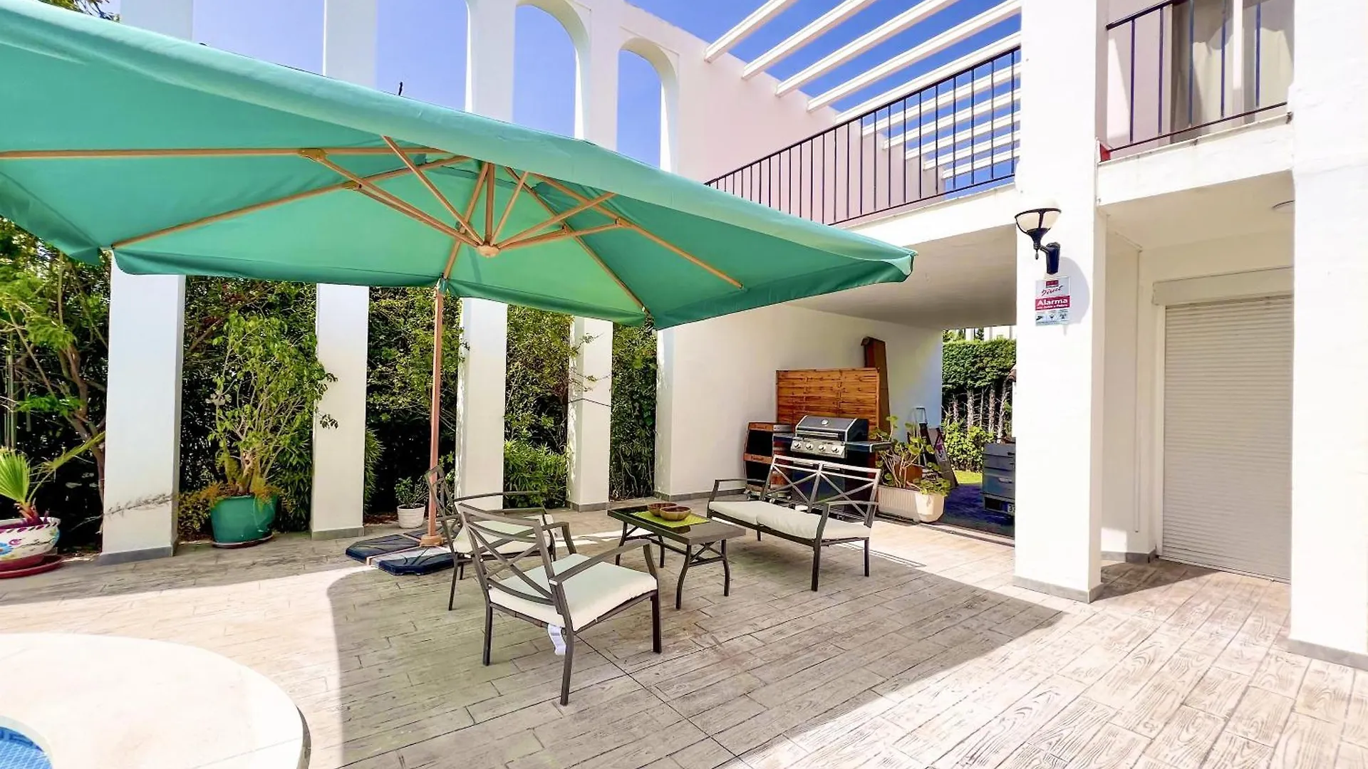 Villa Malibu Cerca De Puerto Banus Por Douvlecom 马尔韦利亚